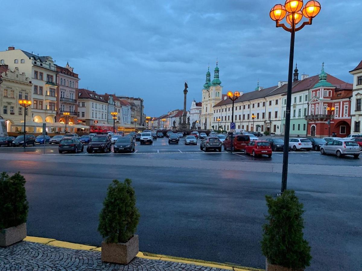 Byt 2+Kk Na Velkem Namesti Hradec Králové Exterior foto
